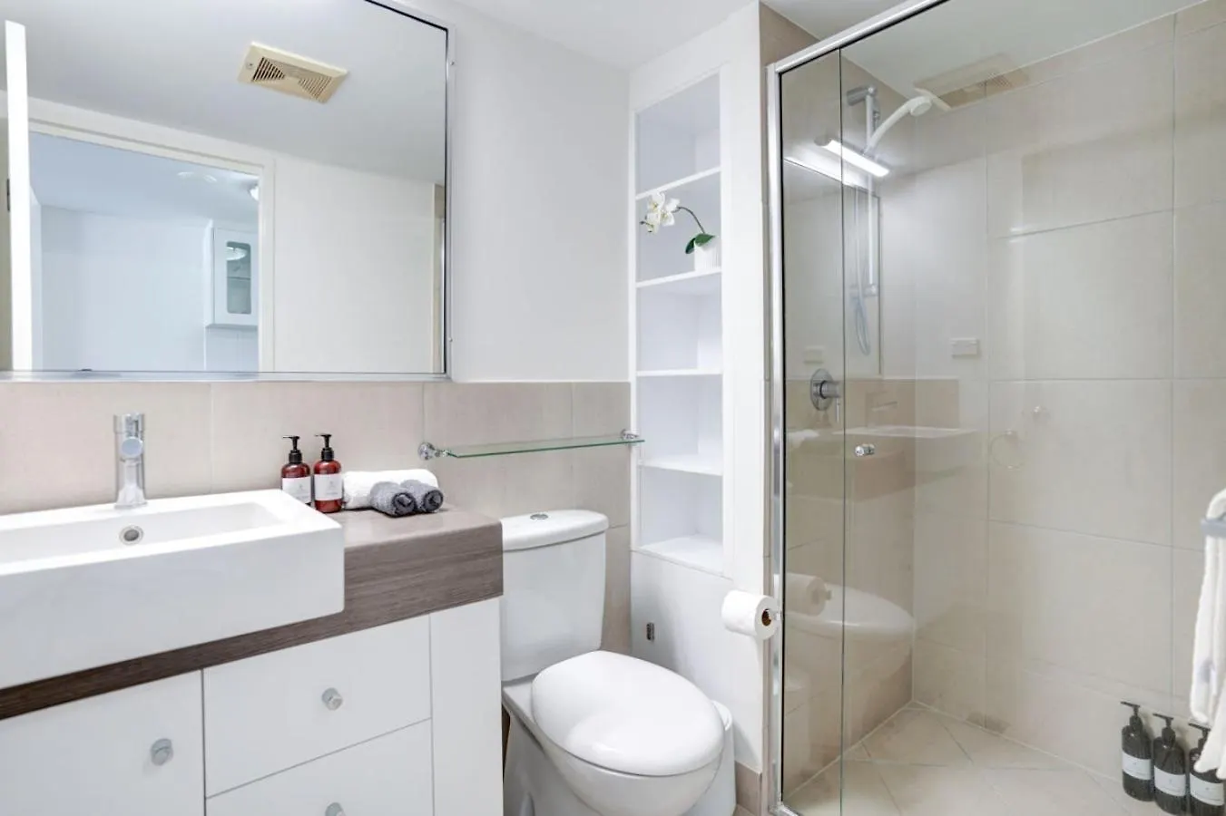 Cairns Central Condo 0*,